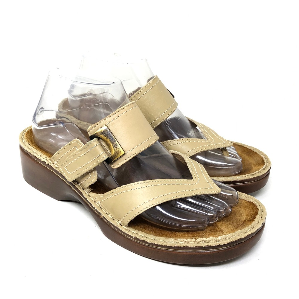 Naot Womens 39 Thong Sandals Viveca Beige Tan Buckle Wedge Leather Slide
